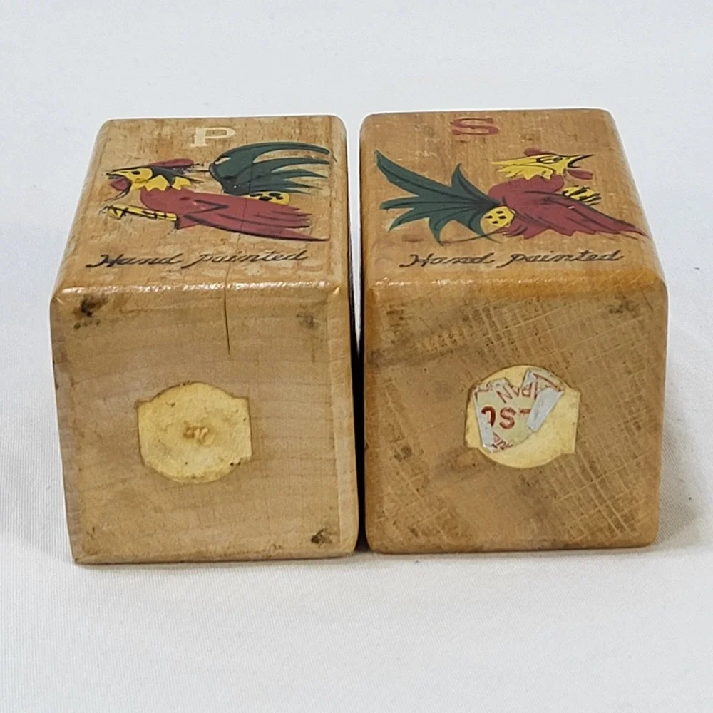 Vintage Wood Rooster Salt Pepper Shakers Hand Painted Farmhouse Kitchen Pair